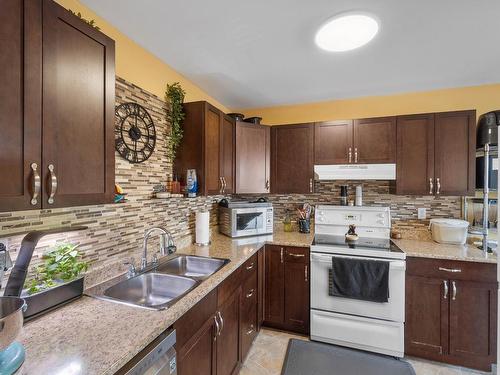 341 Waddington Drive, Kamloops, BC - Indoor Photo Showing Kitchen With Double Sink