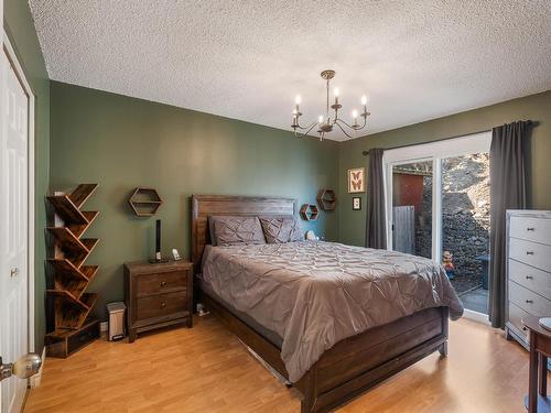 341 Waddington Drive, Kamloops, BC - Indoor Photo Showing Bedroom