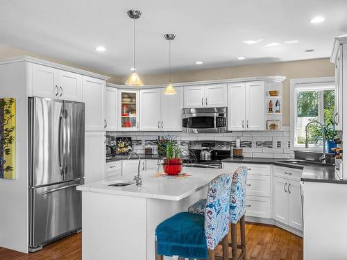 3745 Navatanee Drive, Kamloops, BC - Indoor Photo Showing Kitchen With Upgraded Kitchen