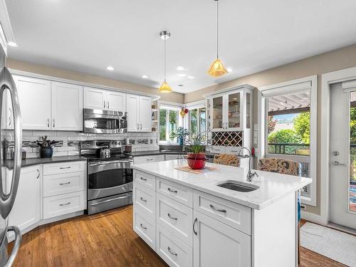 3745 Navatanee Drive, Kamloops, BC - Indoor Photo Showing Kitchen