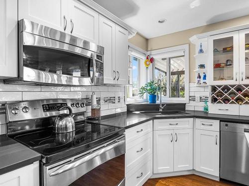 3745 Navatanee Drive, Kamloops, BC - Indoor Photo Showing Kitchen