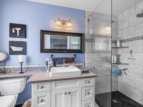 3745 Navatanee Drive, Kamloops, BC - Indoor Photo Showing Bathroom