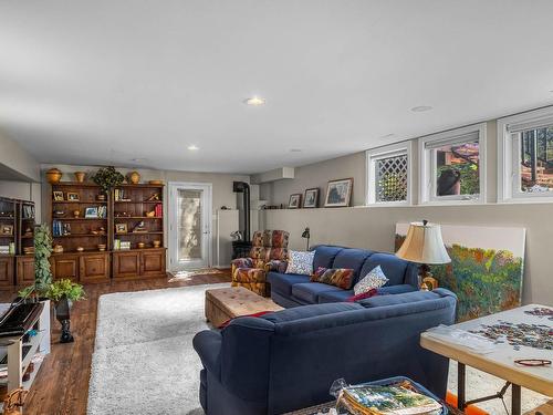 3745 Navatanee Drive, Kamloops, BC - Indoor Photo Showing Living Room