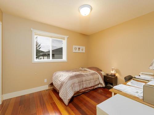 2355 Regent Place, Kamloops, BC - Indoor Photo Showing Bedroom