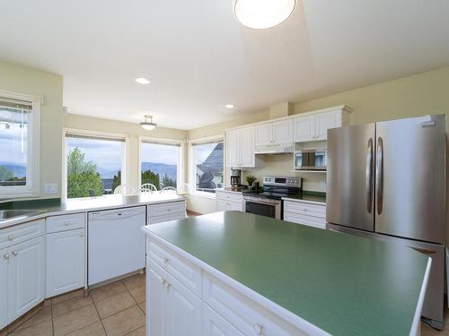 2355 Regent Place, Kamloops, BC - Indoor Photo Showing Kitchen