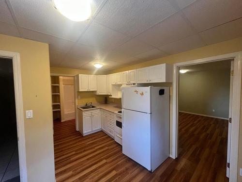 2355 Regent Place, Kamloops, BC - Indoor Photo Showing Kitchen