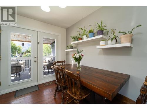 2087 Sunnycrest Ave, Kamloops, BC - Indoor Photo Showing Dining Room