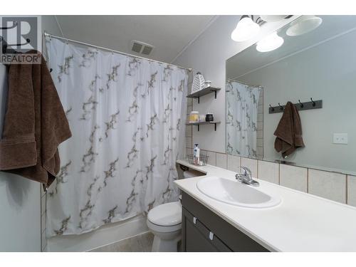 2087 Sunnycrest Ave, Kamloops, BC - Indoor Photo Showing Bathroom