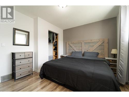 2087 Sunnycrest Ave, Kamloops, BC - Indoor Photo Showing Bedroom