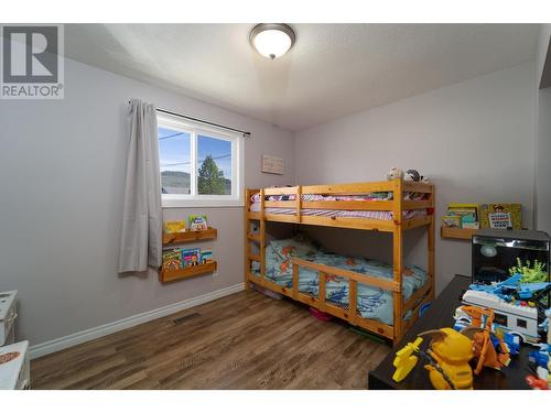 2087 Sunnycrest Ave, Kamloops, BC - Indoor Photo Showing Bedroom