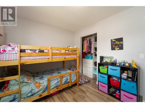 2087 Sunnycrest Ave, Kamloops, BC - Indoor Photo Showing Bedroom