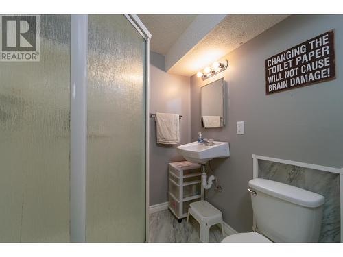 2087 Sunnycrest Ave, Kamloops, BC - Indoor Photo Showing Bathroom