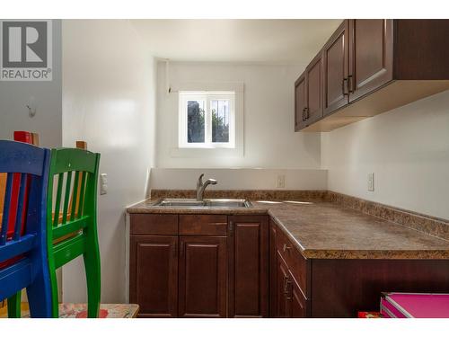 2087 Sunnycrest Ave, Kamloops, BC - Indoor Photo Showing Kitchen With Double Sink