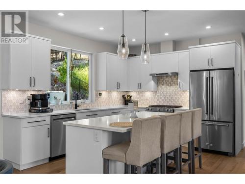 2126 Lupin Court, Kamloops, BC - Indoor Photo Showing Kitchen With Upgraded Kitchen