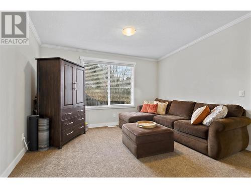 2960 30 Street Ne, Salmon Arm, BC - Indoor Photo Showing Living Room