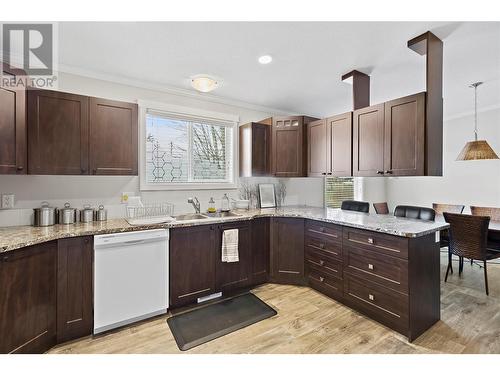 2960 30 Street Ne, Salmon Arm, BC - Indoor Photo Showing Kitchen