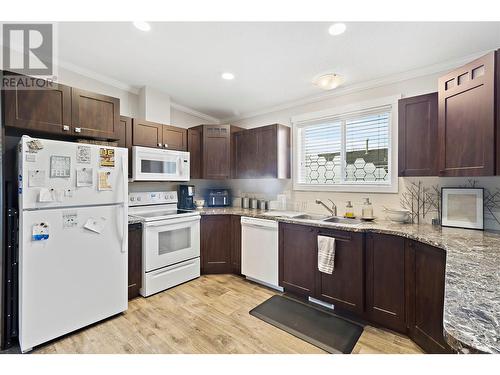 2960 30 Street Ne, Salmon Arm, BC - Indoor Photo Showing Kitchen With Double Sink