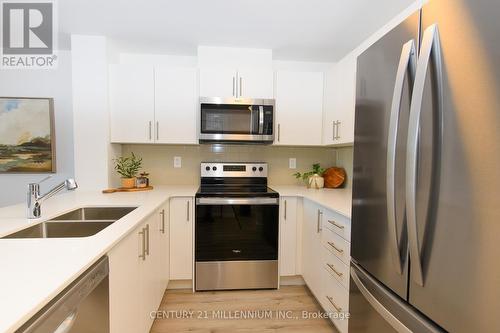 101 - 4 Kimberly Lane, Collingwood, ON - Indoor Photo Showing Kitchen With Double Sink With Upgraded Kitchen