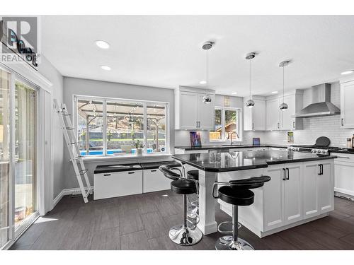 1559 Westerdale Drive, Kamloops, BC - Indoor Photo Showing Kitchen With Upgraded Kitchen