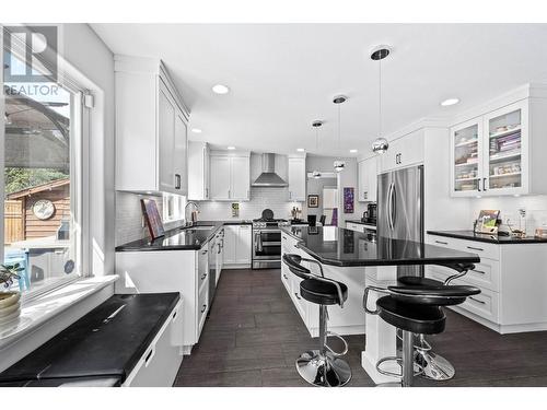 1559 Westerdale Drive, Kamloops, BC - Indoor Photo Showing Kitchen With Stainless Steel Kitchen With Upgraded Kitchen