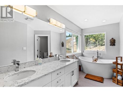 1559 Westerdale Drive, Kamloops, BC - Indoor Photo Showing Bathroom