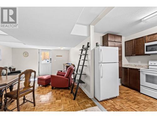 1559 Westerdale Drive, Kamloops, BC - Indoor Photo Showing Kitchen