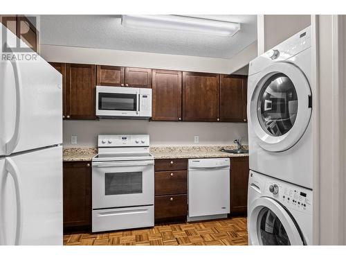 1559 Westerdale Drive, Kamloops, BC - Indoor Photo Showing Laundry Room