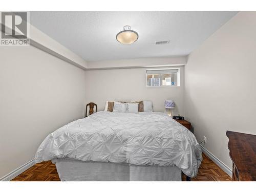 1559 Westerdale Drive, Kamloops, BC - Indoor Photo Showing Bedroom