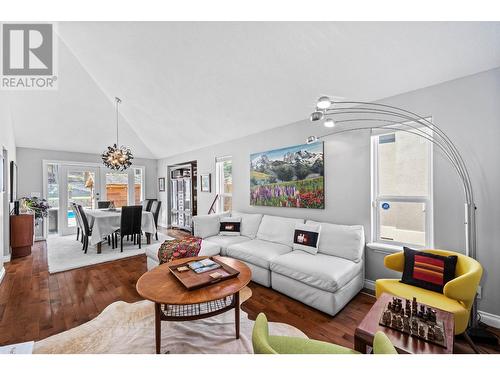 1559 Westerdale Drive, Kamloops, BC - Indoor Photo Showing Living Room