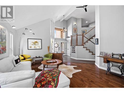 1559 Westerdale Drive, Kamloops, BC - Indoor Photo Showing Living Room