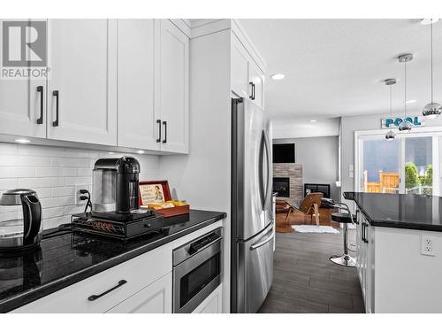 1559 Westerdale Drive, Kamloops, BC - Indoor Photo Showing Kitchen With Stainless Steel Kitchen With Upgraded Kitchen