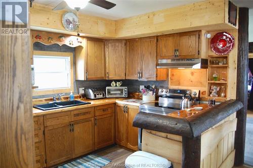 9480 Longwoods Road Unit# 31, Chatham, ON - Indoor Photo Showing Kitchen With Double Sink