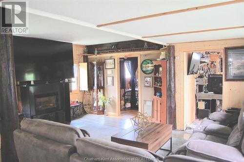 9480 Longwoods Road Unit# 31, Chatham, ON - Indoor Photo Showing Living Room With Fireplace