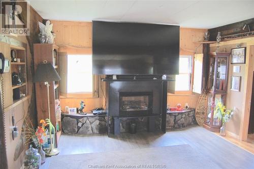 9480 Longwoods Road Unit# 31, Chatham, ON - Indoor With Fireplace