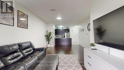 403 - 7325 Markham Road, Markham, ON - Indoor Photo Showing Living Room