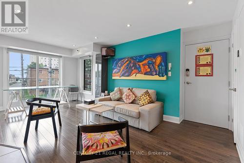 2504 Lakeshore Boulevard W, Toronto (Mimico), ON - Indoor Photo Showing Living Room