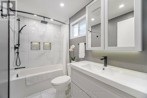 808 Coulson Avenue, Milton (Timberlea), ON - Indoor Photo Showing Bathroom