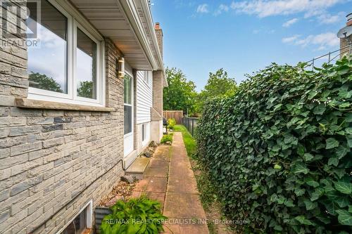 808 Coulson Avenue, Milton (Timberlea), ON - Outdoor