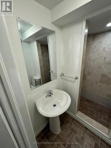 13 Ledgerock Road, Brampton, ON - Indoor Photo Showing Bathroom