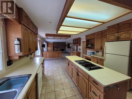 2961 Bank Road, Kamloops, BC - Indoor Photo Showing Kitchen With Double Sink