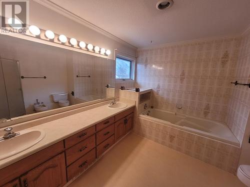 2961 Bank Road, Kamloops, BC - Indoor Photo Showing Bathroom