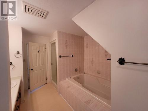 2961 Bank Road, Kamloops, BC - Indoor Photo Showing Bathroom