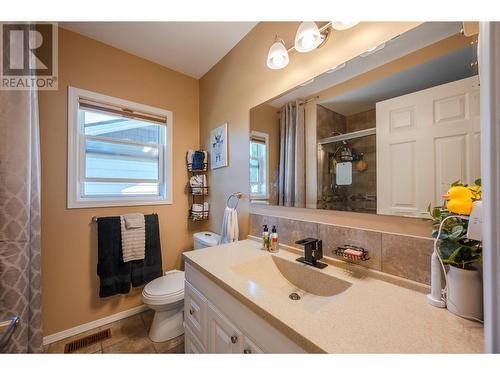 6443 Badger Street, Oliver, BC - Indoor Photo Showing Bathroom