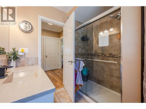 6443 Badger Street, Oliver, BC - Indoor Photo Showing Bathroom