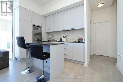 1901W - 27 Bathurst Street, Toronto, ON - Indoor Photo Showing Kitchen