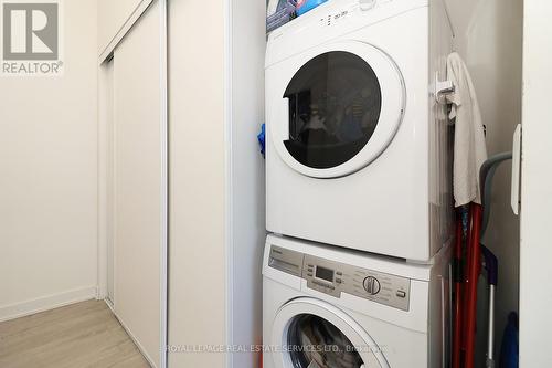 1901W - 27 Bathurst Street, Toronto, ON - Indoor Photo Showing Laundry Room