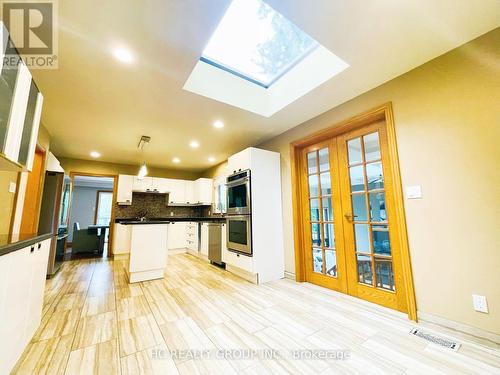 23 East Drive, Markham (Unionville), ON - Indoor Photo Showing Kitchen