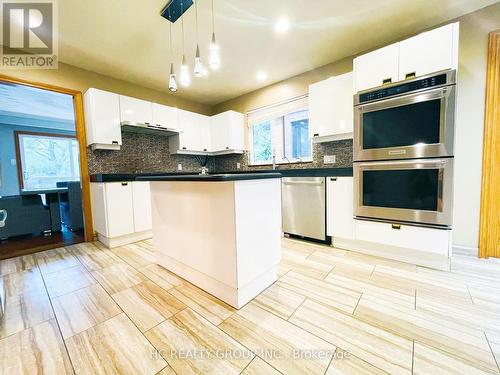 23 East Drive, Markham (Unionville), ON - Indoor Photo Showing Kitchen