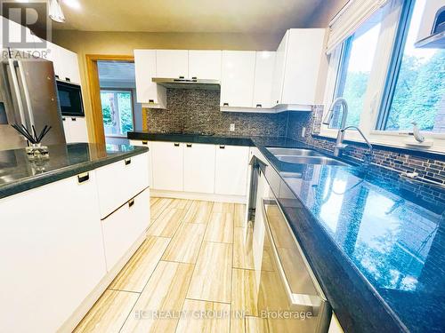 23 East Drive, Markham (Unionville), ON - Indoor Photo Showing Kitchen With Double Sink