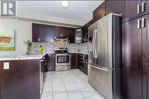 12 Burt Avenue, New Tecumseth (Alliston), ON - Indoor Photo Showing Kitchen With Upgraded Kitchen